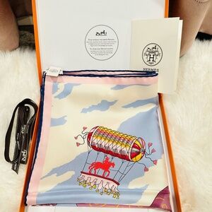 NEW Hermes Silk Scarf 90cm Hermès Parade Bleu Ciel / Rose / Jaune D'or w/Receipt